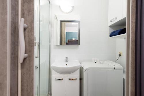 Koupelna v ubytování Apartament na Grodowej koło Rynku