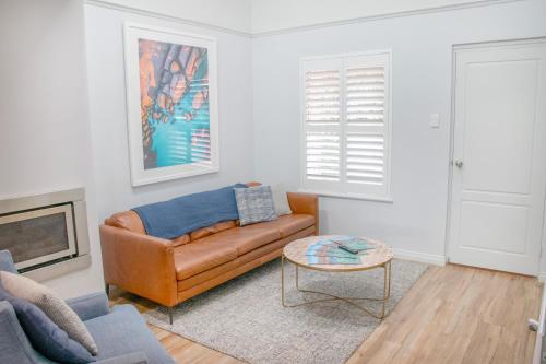 a living room with a couch and a table at Balneaire 13 in Albany