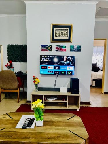 Woodland Suites with Airport Shuttle