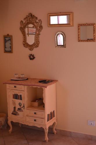 a room with a dresser and a mirror at Agriturismo Dondino in Cavriana