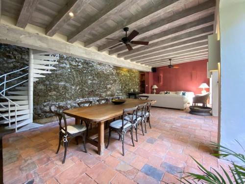 Et opholdsområde på Engaging 4BR Colonial Villa with AC in Cartagena