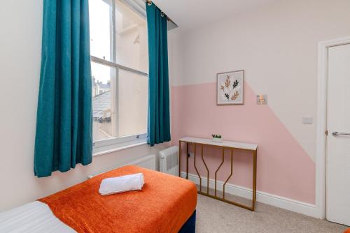 Seaview 3 bedroom Apartment Sleep 8 Guests photo 12