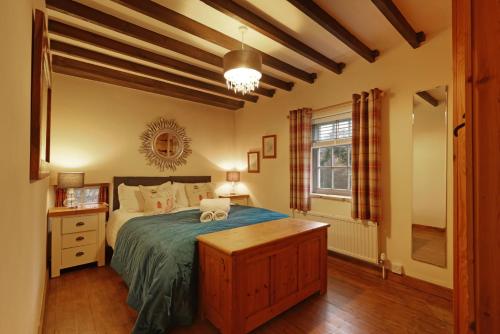 En eller flere senge i et værelse på Two Hoots - North East Escapes