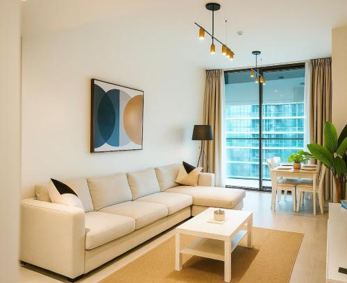 2BR Luxury, 2,5 bath, Baby bed, Gym & Pool
