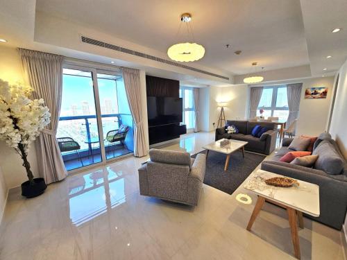 Newly Upgraded 3-BR close to Barasti Beach