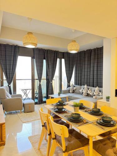 3 bedroom 51st floor Panoramic ocean views