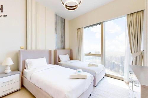 Postel nebo postele na pokoji v ubytování NEXT TO BURJ KHALIFA AND DUBAI MALL