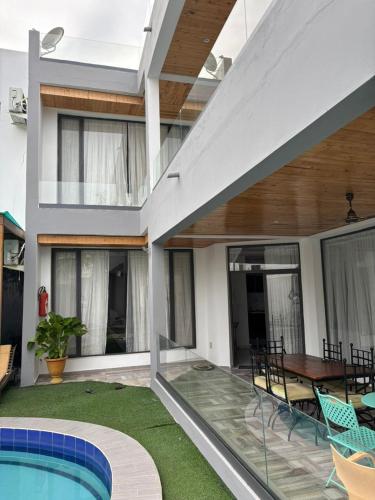 Eden House - Villa Duplex de Prestige avec Piscine et Jacuzzi à Saly St Joseph