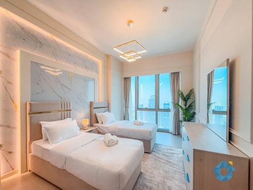 Postel nebo postele na pokoji v ubytování BEST SEA VIEW NEXT TO BURJ KHALIFA AND DUBAI MALL