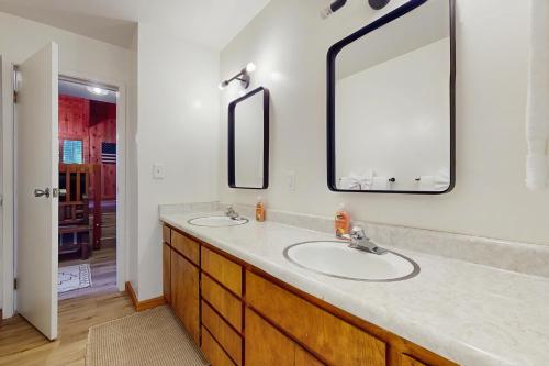 Φωτογραφία από το άλμπουμ του Tahoe Alpine and Lake Escape σε Tahoe Marina Estates