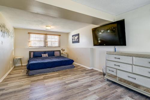 Ένα ή περισσότερα κρεβάτια σε δωμάτιο στο Commuter-Friendly Studio Near DC and Alexandria!