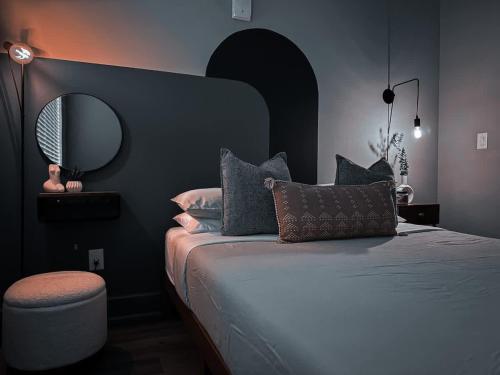 a bedroom with a bed with a mirror on the wall at D Cityscape Getaway Fort Worth SameDay Booking in Fort Worth