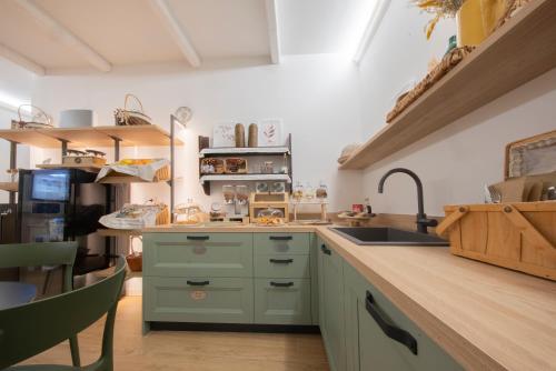 Nhà bếp/bếp nhỏ tại Country Rooms Medicina B&B - Free Breakfast - Air Conditioning - WiFi