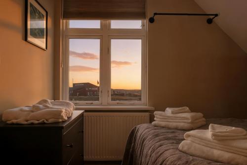 Postel nebo postele na pokoji v ubytování Sjávargata Villa