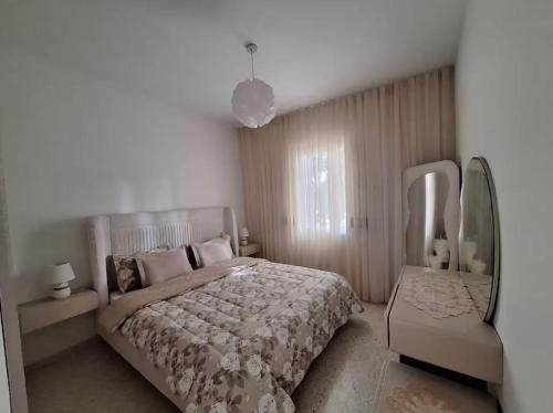 Ένα ή περισσότερα κρεβάτια σε δωμάτιο στο Confort appartement à côté de stade tanger