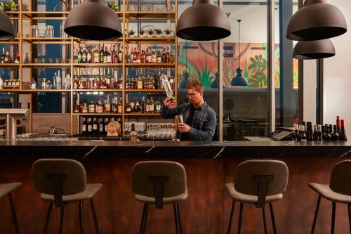 Hotel Indigo Berlin - East Side Gallery by IHG photo 59