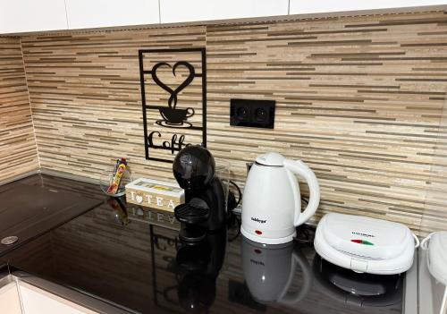 Nhà bếp/bếp nhỏ tại Luka Apartments - Iconic Flatiron - Free Parking