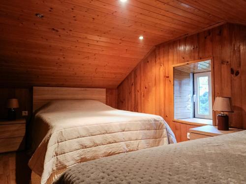 En eller flere senge i et værelse på Casa do Padrinho