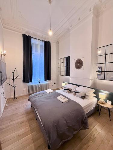 a bedroom with a large bed with two towels on it at European Lodge Rooms Brussels in Brussels