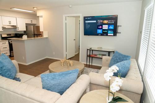 Una cocina o kitchenette en Keep Austin Weird - 12 mins to DT