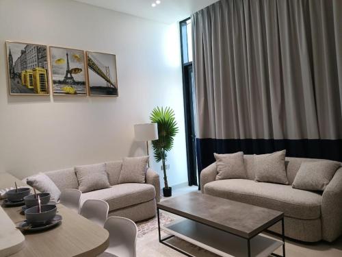 Luxury 1BR - Private Balcony Pool & Smart Home - Binghatti Phantom JVC