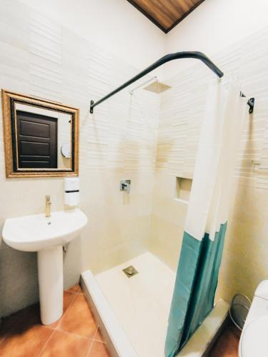 a bathroom with a sink and a shower at Hotel Villa Luna in San Juan La Laguna