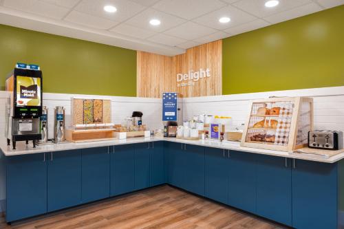 a checkout counter in adqdqasteryasteryasteryasteryasteryasteryasteryasteryastery at Spark By Hilton Wilmington in Wilmington