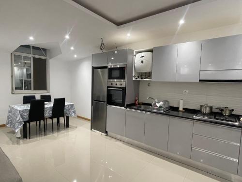 Kuchyň nebo kuchyňský kout v ubytování Casa Mendes- Quarto individual