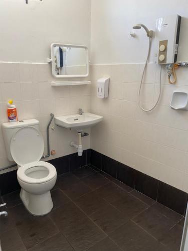a bathroom with a toilet and a sink at Bukit Katil Indah Homestay in Melaka