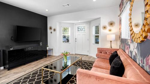 a living room with a couch and a tv at Art Deco by AvantStay in Los Angeles