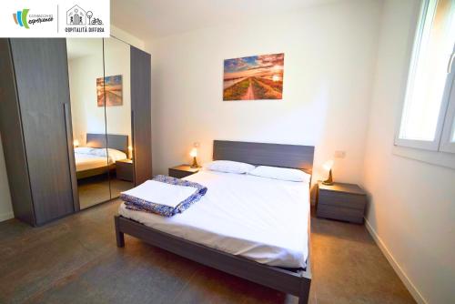 Postel nebo postele na pokoji v ubytování Comacchio Experience - Ospitalità Diffusa