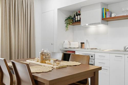 Køkken eller tekøkken på Palm Oasis at Oaks Sanctuary Resort Cable Beach