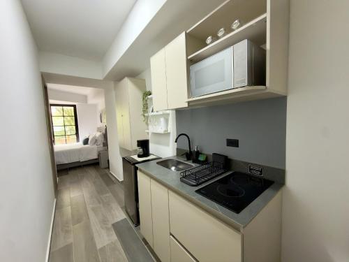 Kuchyň nebo kuchyňský kout v ubytování BIT by Simple stay