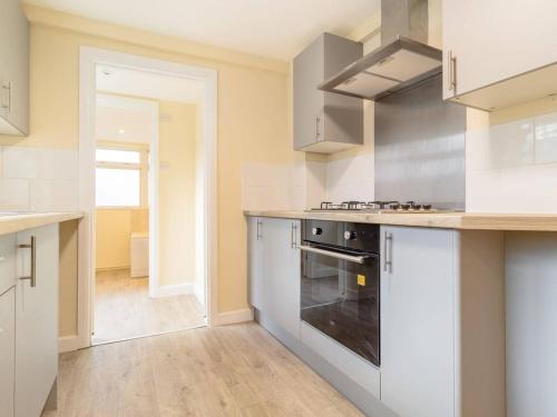 Nhà bếp/bếp nhỏ tại Cozy Guest Room in Central Aldershot