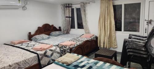 Ένα ή περισσότερα κρεβάτια σε δωμάτιο στο Siva Rama garden resort swimming pool view, ,box cricket ,born fair,BBQ, bheemili to dora thota,nr beach road vizag