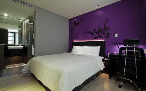 Postel nebo postele na pokoji v ubytování FX Hotel Taipei Nanjing East Road Branch