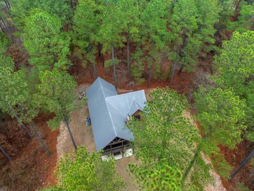 an overhead view of a building in the middle of a forest at Amazing Views Hot Tub Fire Pit Dog Friendly in Stephens Gap