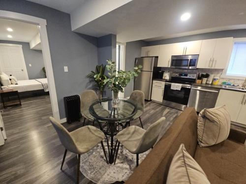 Kuchyň nebo kuchyňský kout v ubytování Beautiful newly designed Luxurious Apartment