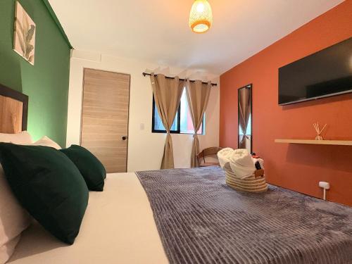 TV a/nebo společenská místnost v ubytování Bohemia Boutique Hostel