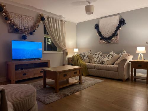 Χώρος καθιστικού στο Holthart Town-House, Great for Groups, Families, Pets & Contractors