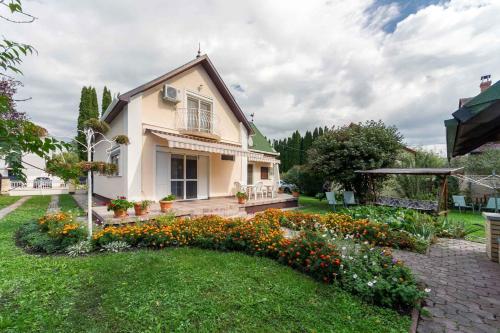 Holiday Home Beachfront Balatonmariafuerdo 19542