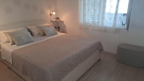 Apartments with parking space Hvar - 11936