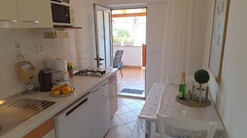 Apartments with parking space Hvar - 11936