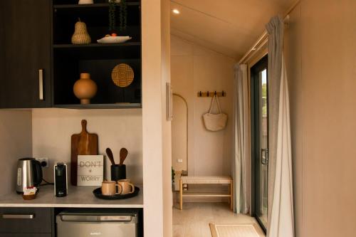 Kuchyň nebo kuchyňský kout v ubytování Ocean Sounds - Where Style Meets Nature