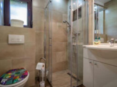 Et badeværelse på Holiday House Briški