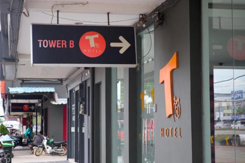 a sign for a tower b hotel on the side of a building at T Hotel Tandop in Alor Setar