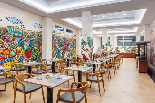 Restaurace v ubytování favehotel Bitung