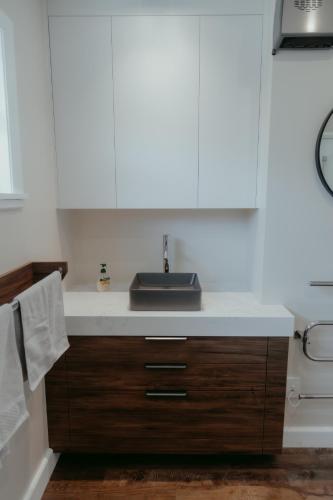 a kitchen with a sink and a counter top at Sweet on Sutton in Richmond