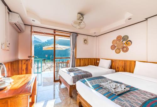 Postel nebo postele na pokoji v ubytování Sabaidee Nam Ou River View
