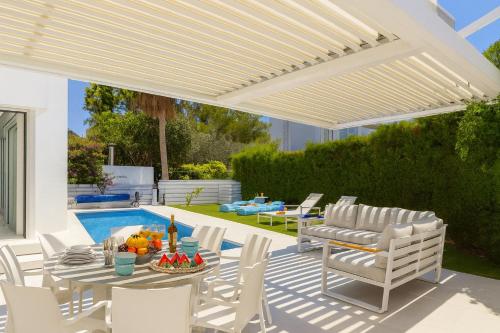 Sunset Family Villa w heated pool - 1Min Walk to Beach